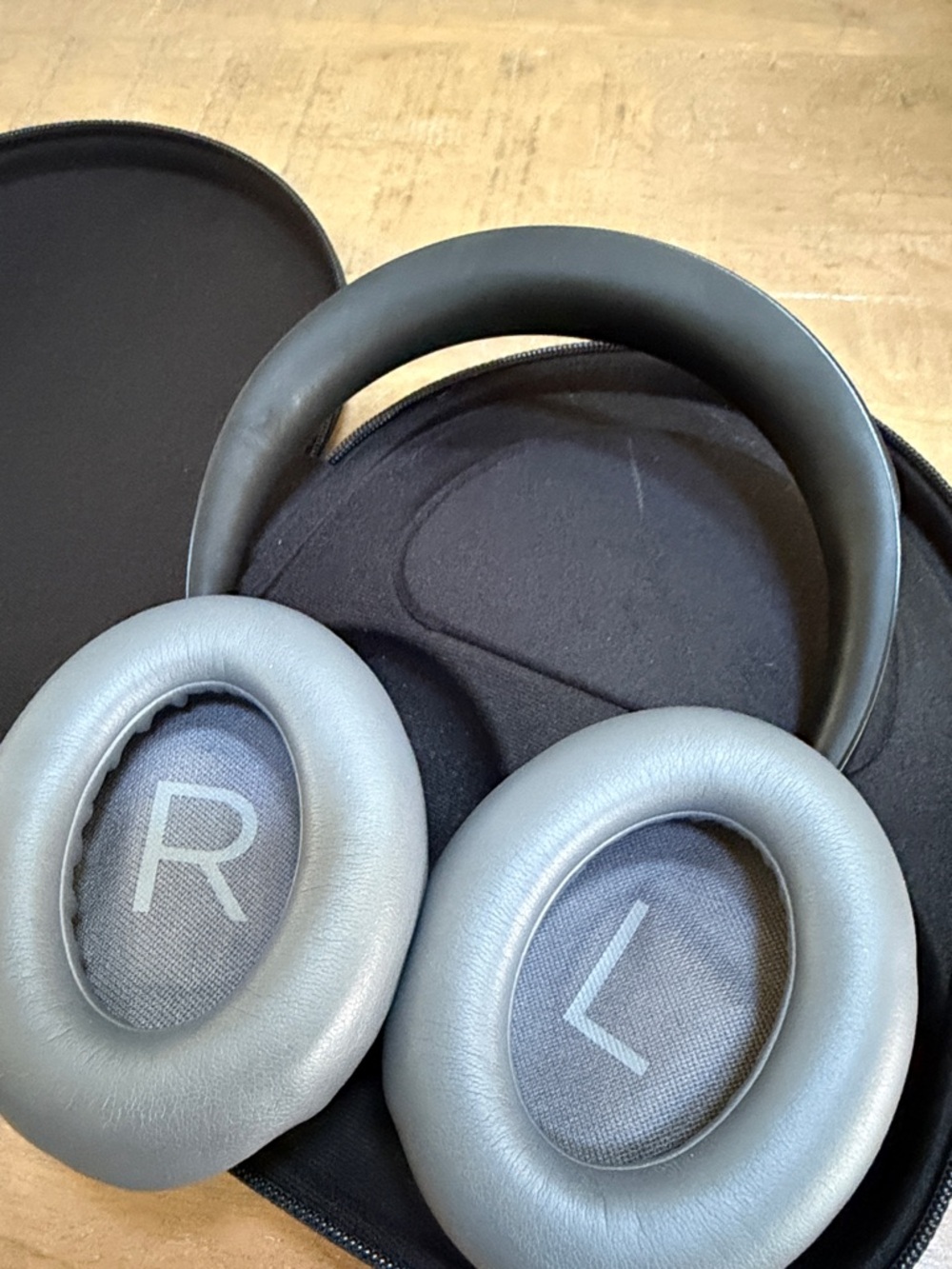 Bose 700 headphones - Picture 3 of 9